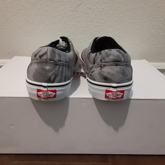 Vans - Picture 3 of 4